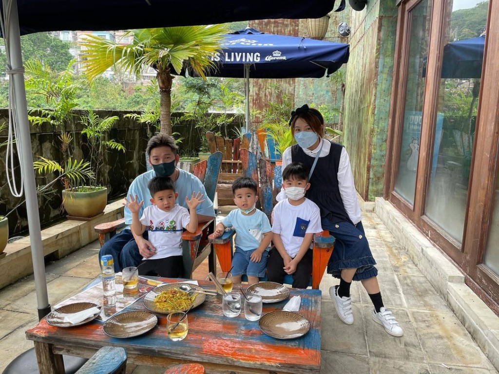 唐素琪專心相夫教子。