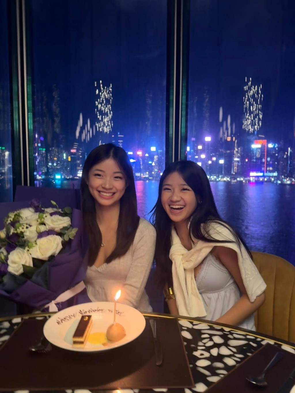 陳琪與胡諾言兩名未成年的女兒打扮惹爭議，有網民批評太性感，亦有網民認為批評者太保守。