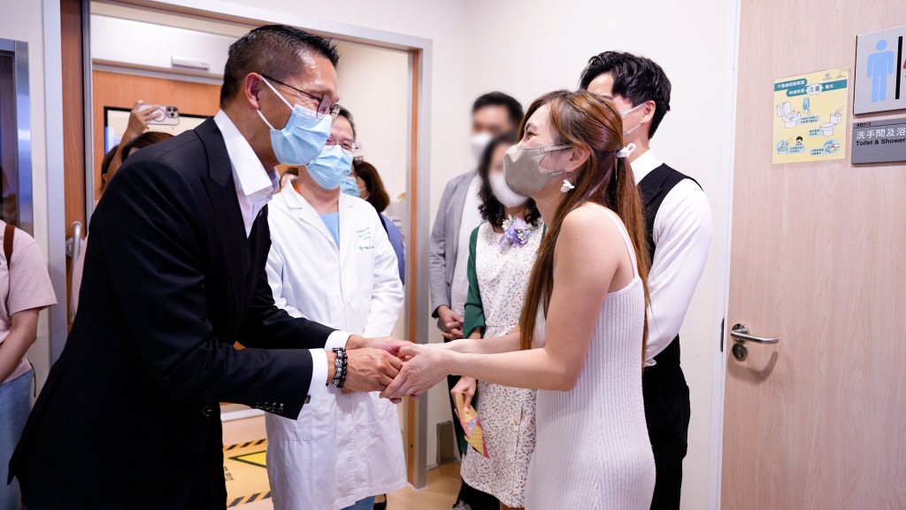 將軍澳醫院院長袁家兒亦有到場送上祝福。《九龍東智 ‧ SMART》FB