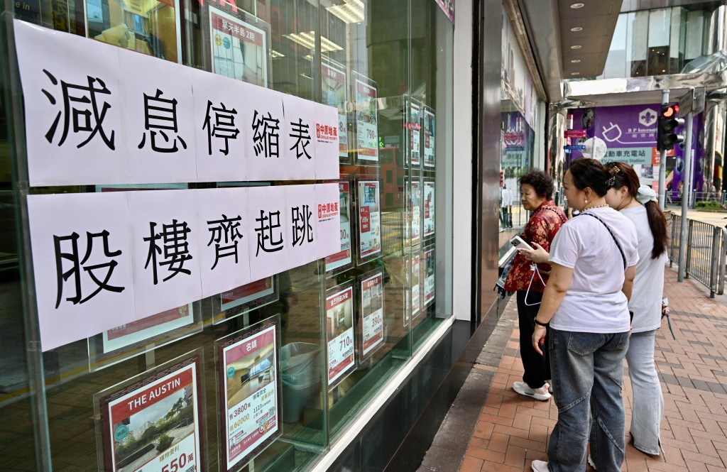 Stephen從業後服務了大量內地客,深諳兩地買樓觀念的巨大鴻溝。 Stephen從業後服務了大量內地客,深諳兩地買樓觀念的巨大鴻溝。