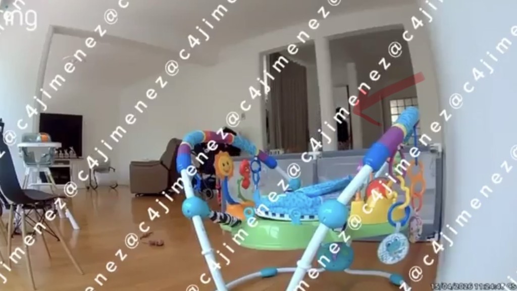 两人走进一处房间后传出多次枪声。 网上影片截图