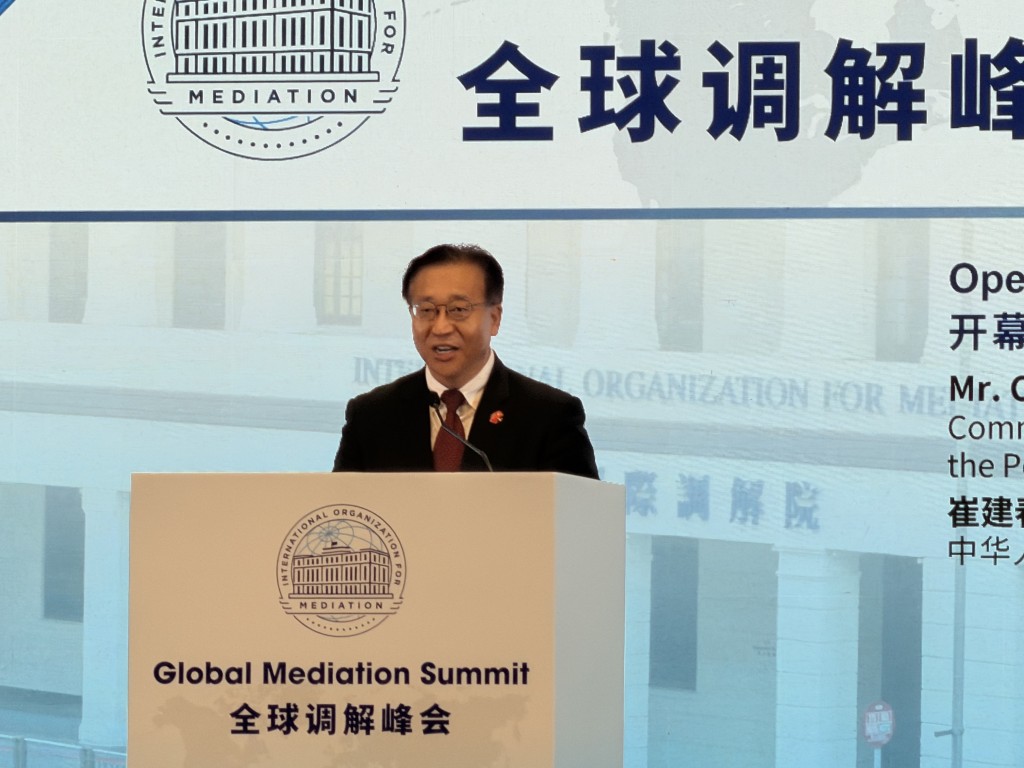 外交部駐港公署特派員崔建春致辭時表示，分歧與爭議是客觀存在的現實，以武力或戰爭解決並非首選之道。
