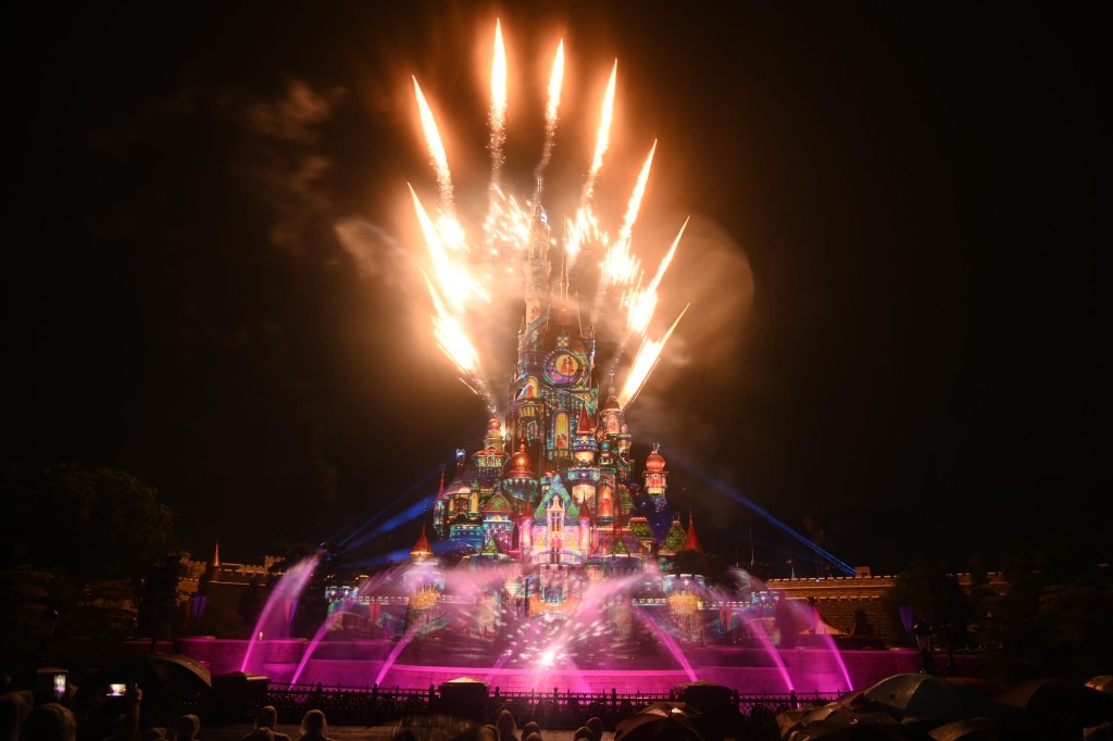 迪士尼全新城堡烟花再现。