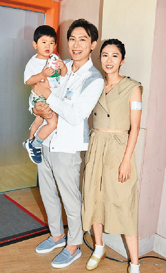 ■林溥來一家三口宣傳《同屋企人去旅行》。 ■林溥來一家三口宣傳《同屋企人去旅行》。