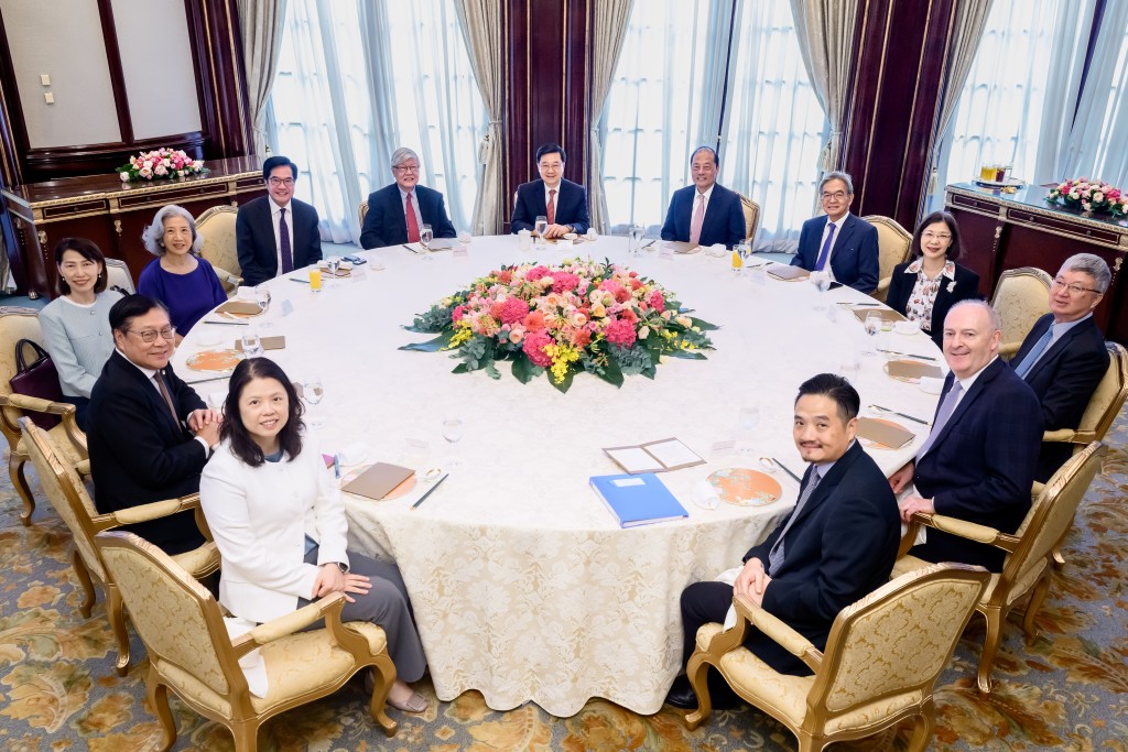 七月二十八日舉行的第一場會議。政府新聞處圖片