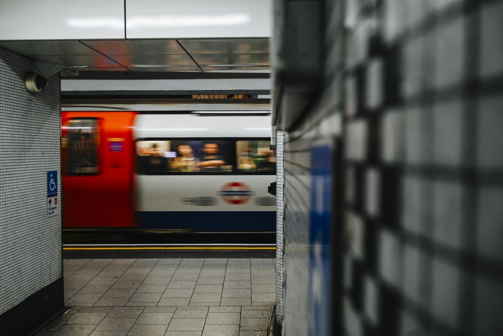 電力現已恢復,但仍有列車停駛和延誤。法新社 電力現已恢復,但仍有列車停駛和延誤。法新社