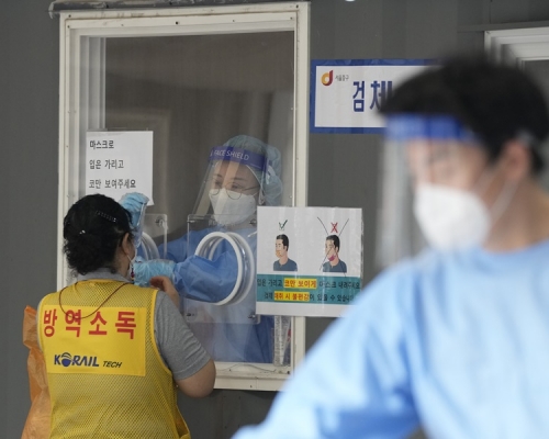 南韓染疫人數突破29萬。AP