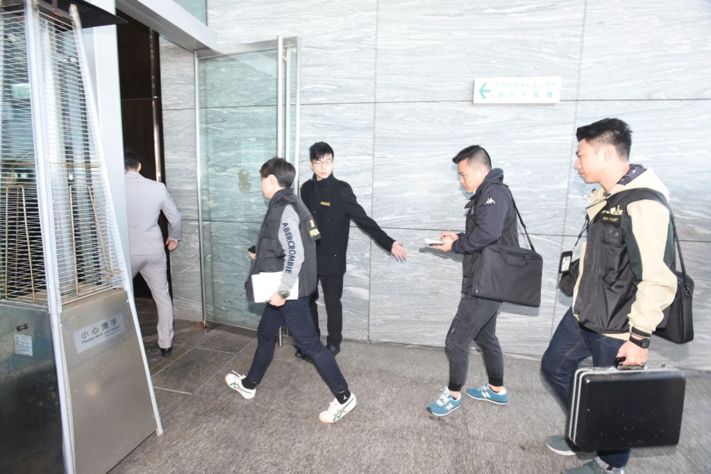 探員到場調查。