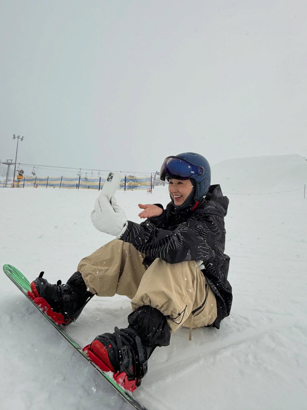 高海寧第一次滑雪。
