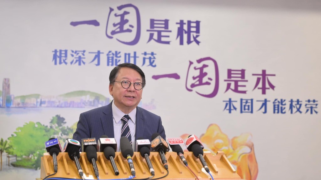 陳國基在北京會見傳媒時表示，國家出入境管理局延長回鄉證有效期的決定，充分體現了國家對港關愛。陳國基Fb圖片