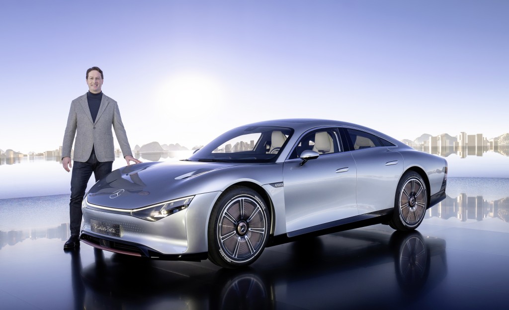 平治Ola Källenius在網上發布會講解全新EQXX概念車特色。