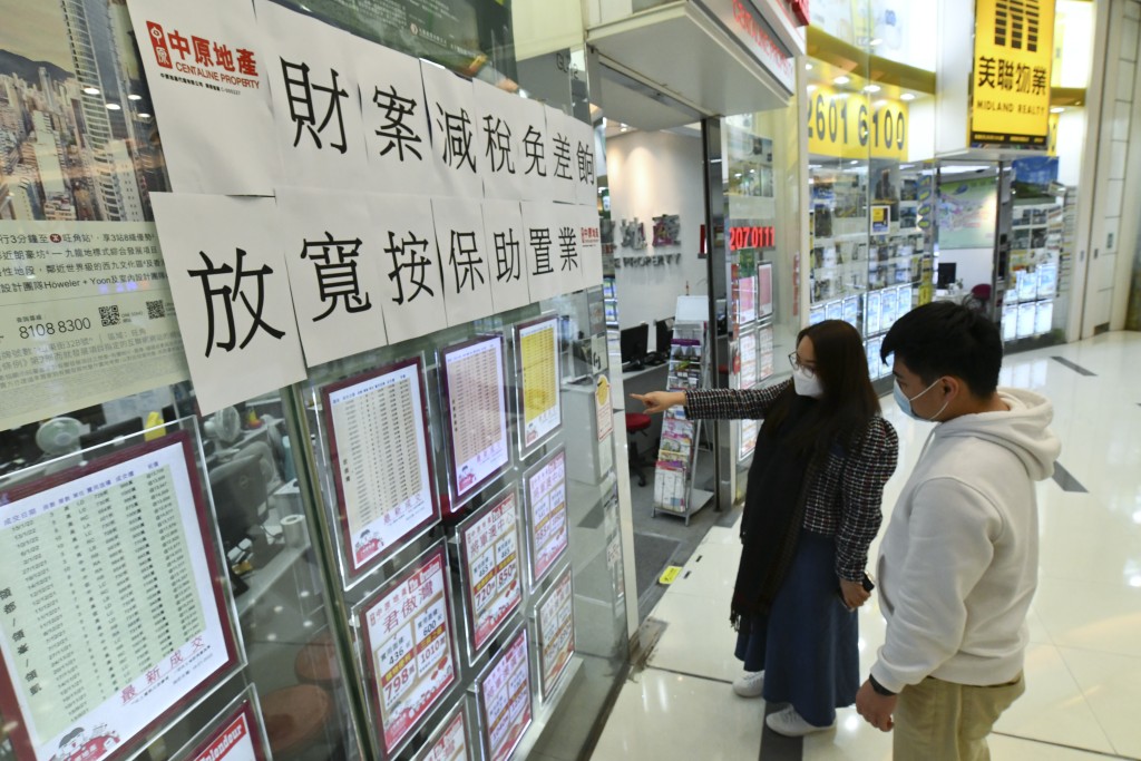 疫情嚴峻,不少業主因擔心染疫將鎖匙交予代理帶客參觀。
