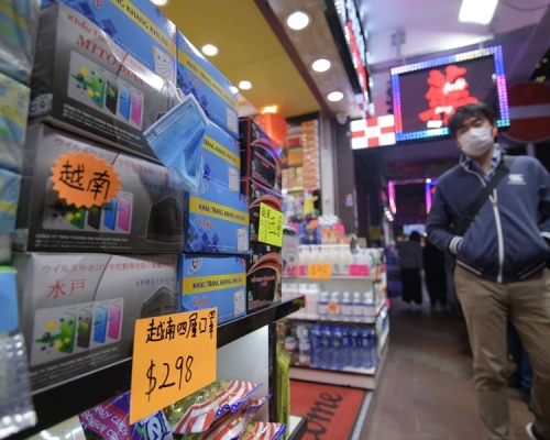 市民繼續四出搶購口罩。
