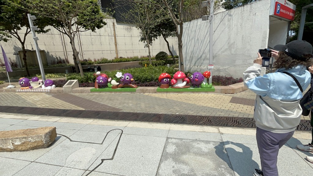 公園內有防騙吉祥物「提子」。楊偉亨攝