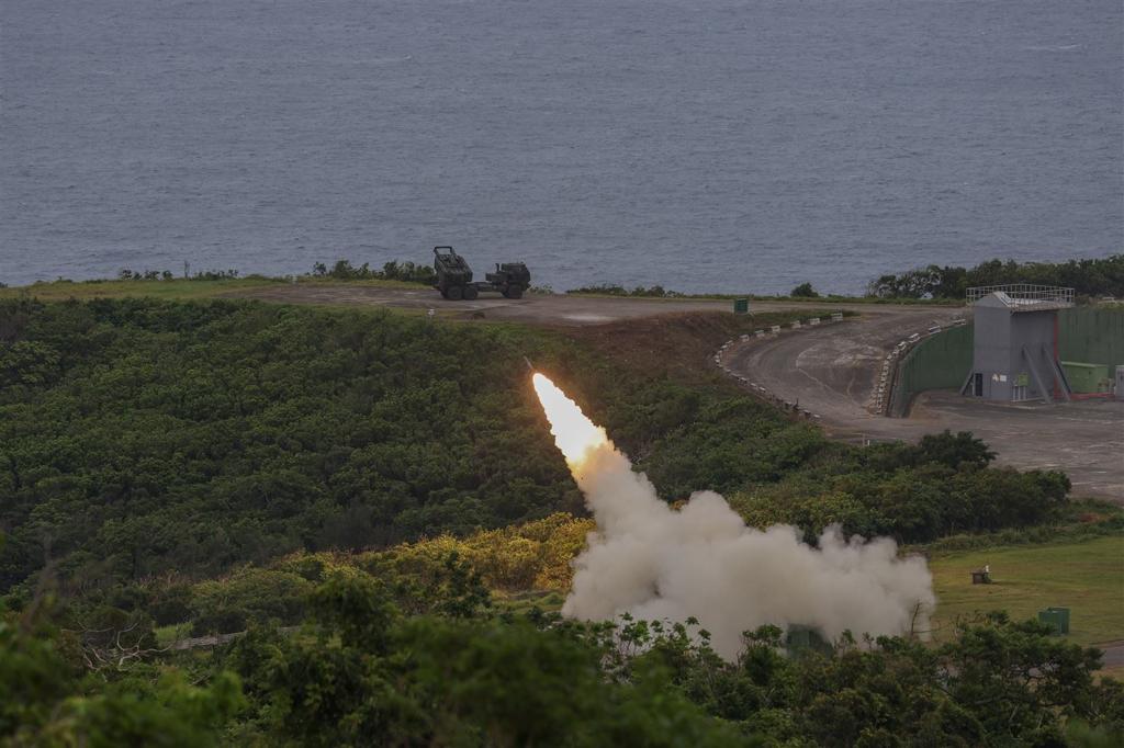 台灣也大購新軍備應對兩岸局勢。圖為海馬斯火箭系統。中時 台灣也大購新軍備應對兩岸局勢。圖為海馬斯火箭系統。中時