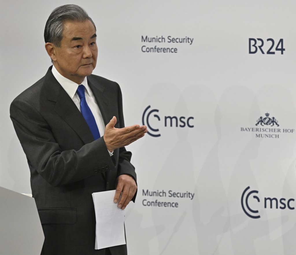 王毅出席慕尼黑安全會議發表演講並回答問題。 美聯社  王毅出席慕尼黑安全會議發表演講並回答問題。 美聯社