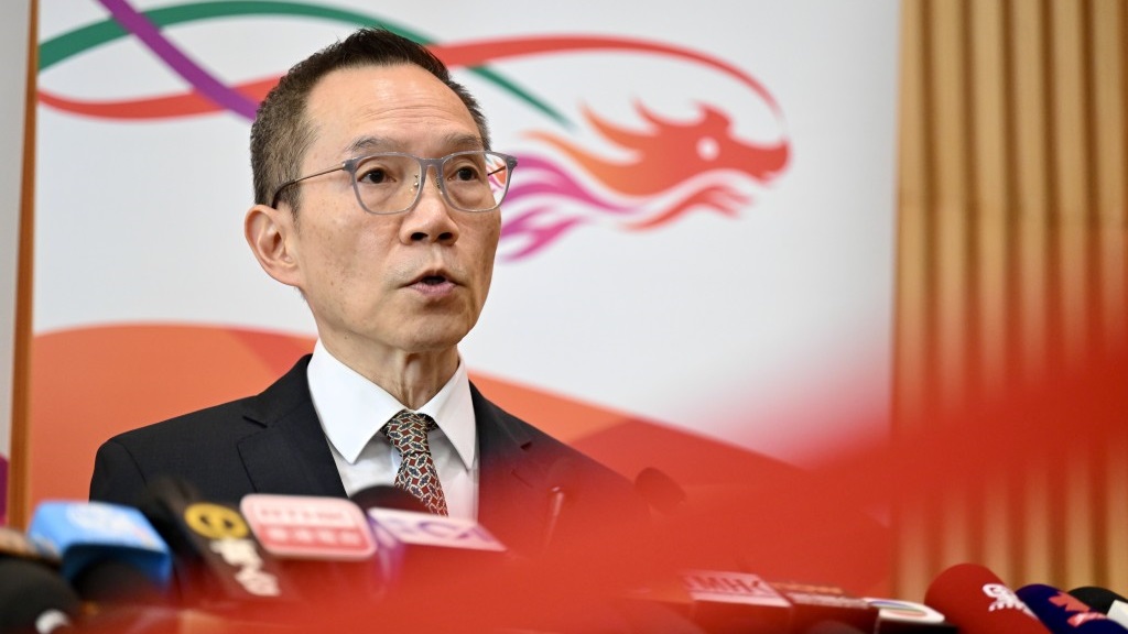 政府飲用水︱招標文件取消評分制 由物流署陳嘉信批准 對特首批評「無補充」