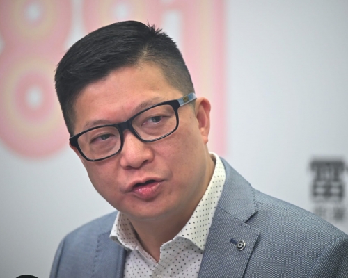 鄧炳強指示威者所用的暴力遠大於警方,投擲汽油彈能「攞命」。