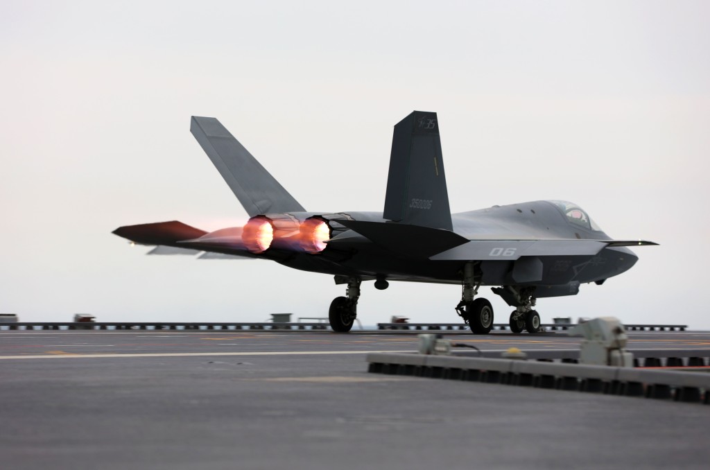 殲-35艦載戰鬥機。新華社
