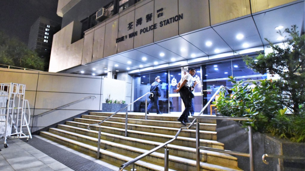 荃灣醉漢發酒瘋 頭槌襲警被捕。資料圖片