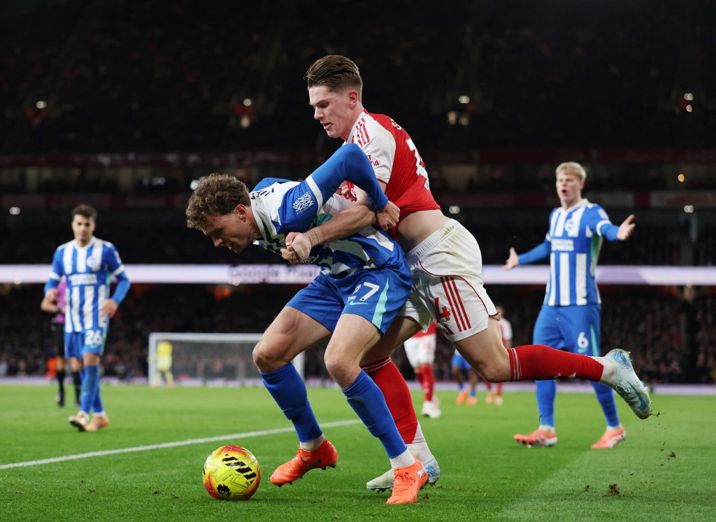 約基利斯早前鬥白禮頓時同樣無士哥。路透社