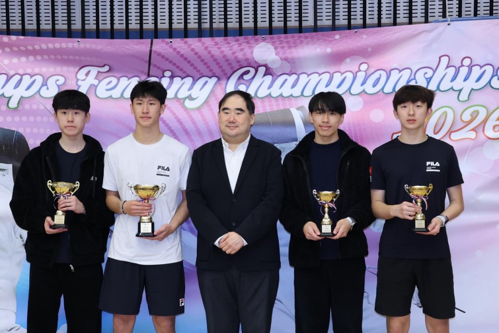 男子「青年組」，冠軍是黃至皓（左二）、亞軍是何承灃（左一）。徐嘉華攝