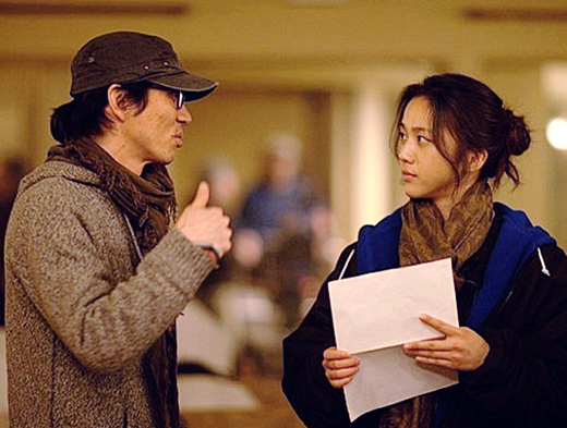 湯唯2010年與男神玄彬拍金泰勇（左）執導的《晚秋》。