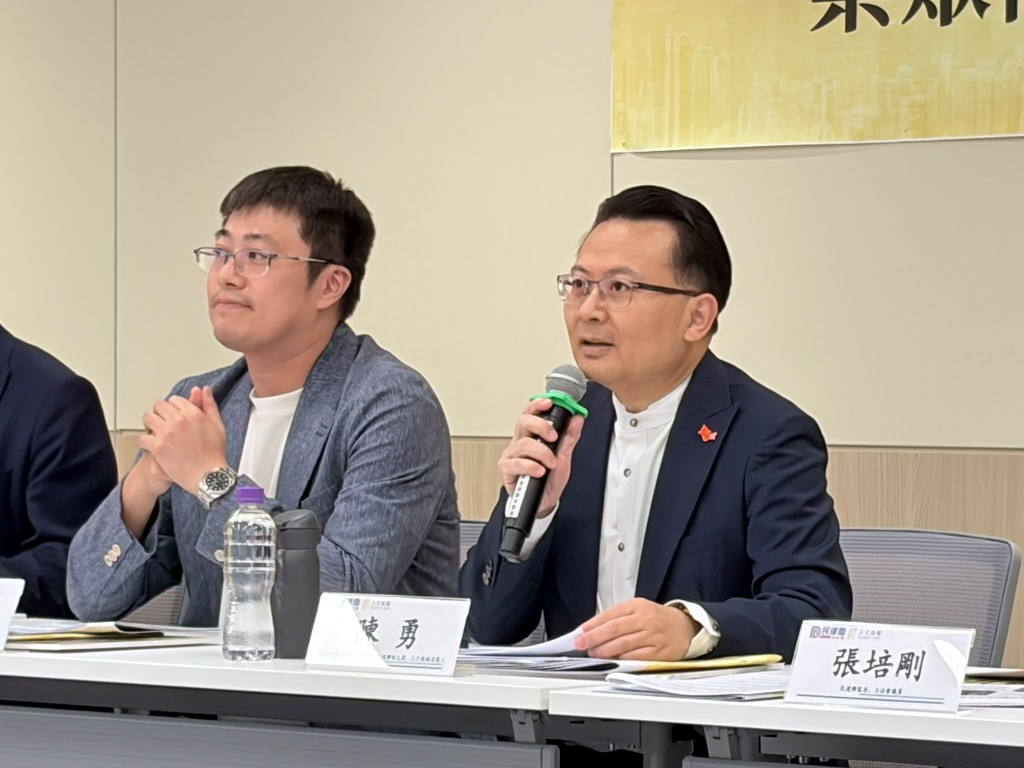 民建聯副主席、人才高地召集人陳勇表示,香港要打造「香港.灣區.新質生產力人才高地」城市人才品牌。 民建聯副主席、人才高地召集人陳勇表示,香港要打造「香港.灣區.新質生產力人才高地」城市人才品牌。