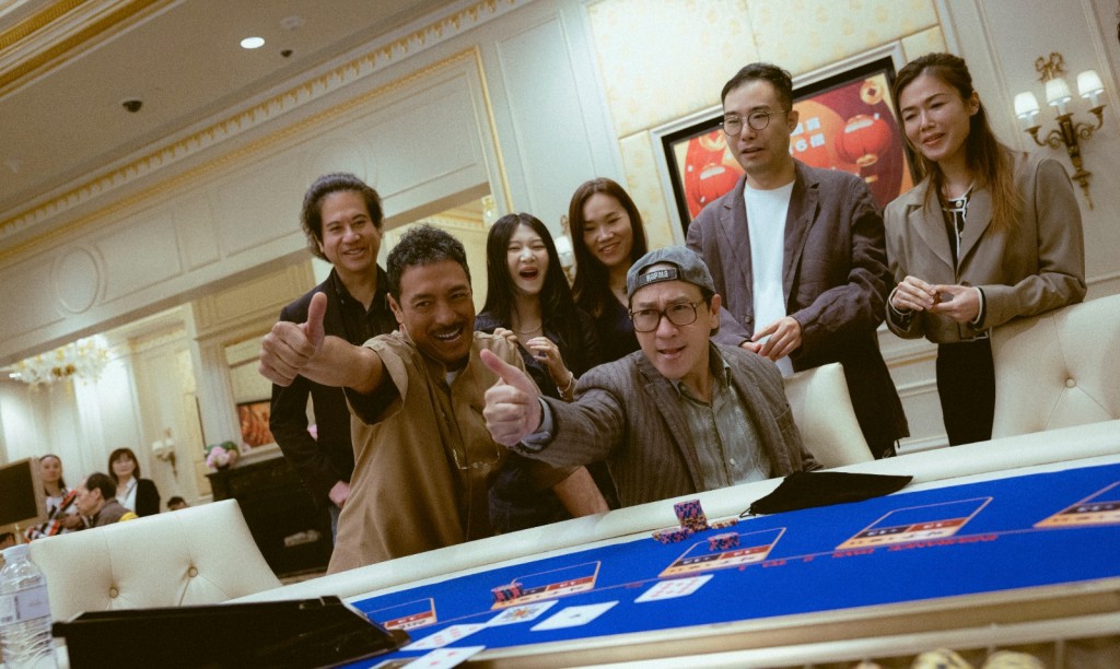溫情片《我阿爹想旅行》10月15日上映,由黃綺琳、黃鐦聯合執導,張家輝、鍾雪瑩、姜皓文、蒙嘉慧、邱士縉、楊雅文及伍允龍主演。 溫情片《我阿爹想旅行》10月15日上映,由黃綺琳、黃鐦聯合執導,張家輝、鍾雪瑩、姜皓文、蒙嘉慧、邱士縉、楊雅文及伍允龍主演。