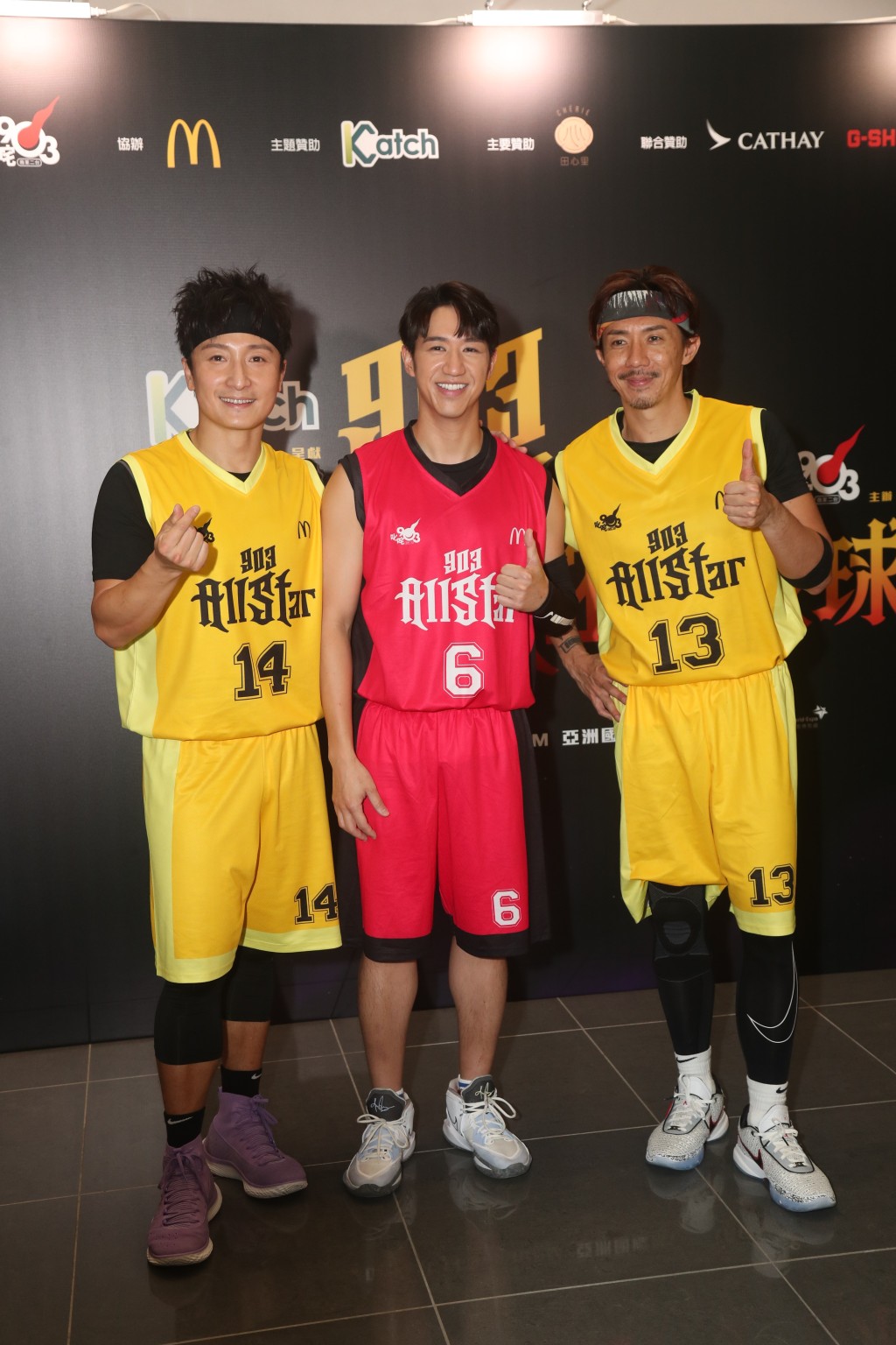 張繼聰（阿聰）、方力申（小方）及馮允謙（Jay）昨日(11日)到機場博覽館分別代表歌星隊及DJ隊的籃球賽。