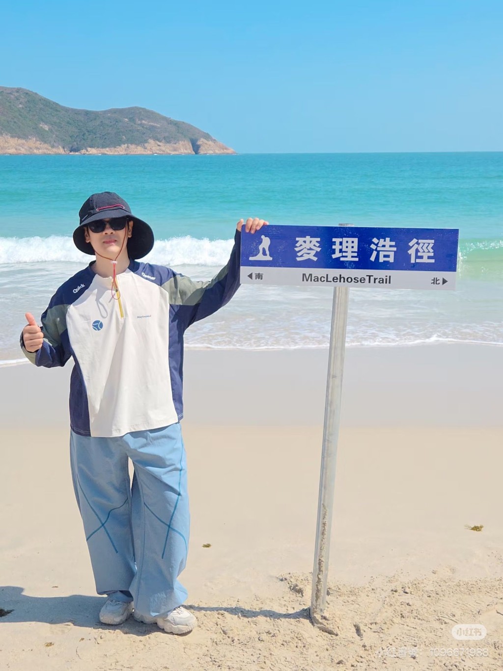 有內地旅客曾與該路牌合影打卡。