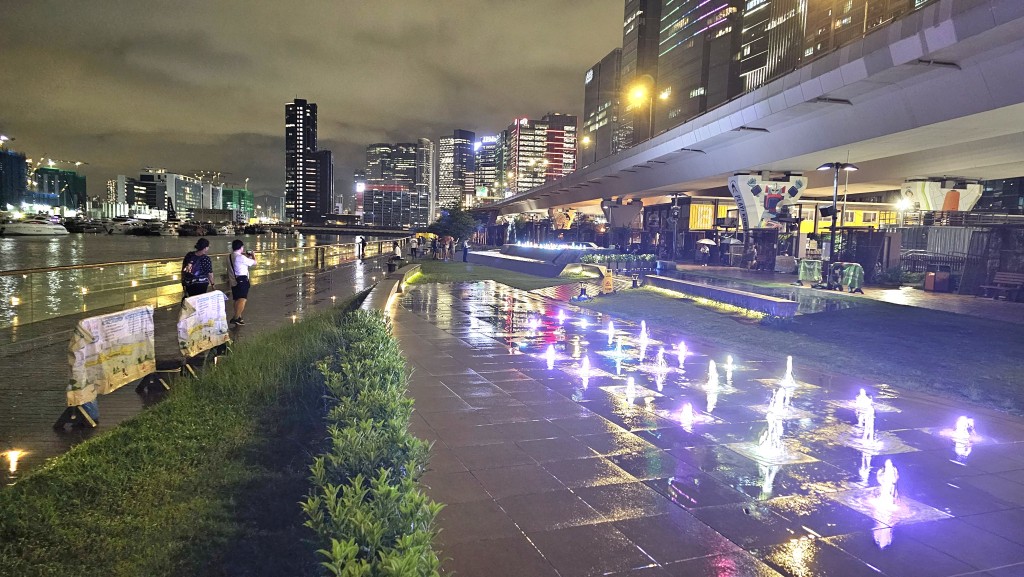 姚柏良認為海濱長廊可以擴濶些設置餐飲及購物設施。資料圖片