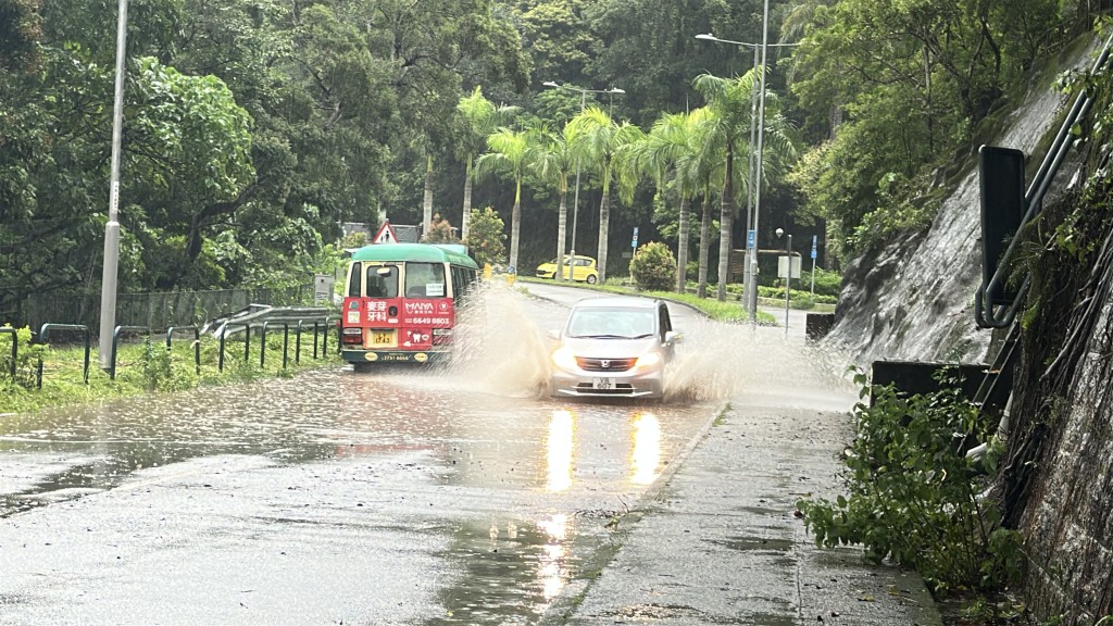 小巴拋錨。
