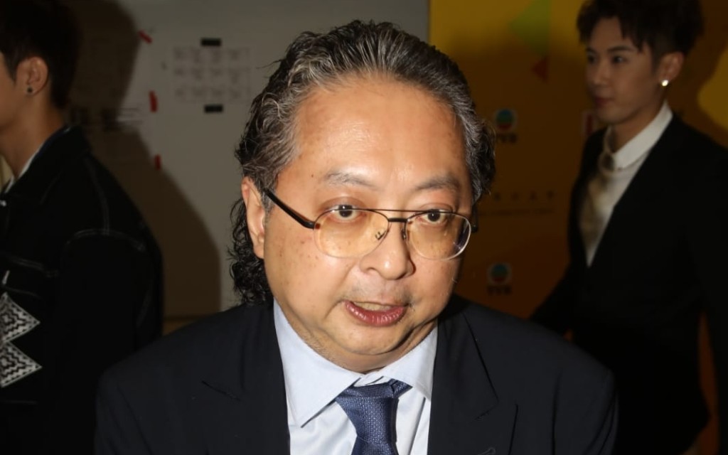 何哲圖到將軍澳電視城出席節目《公益金萬眾同心50年》直播。