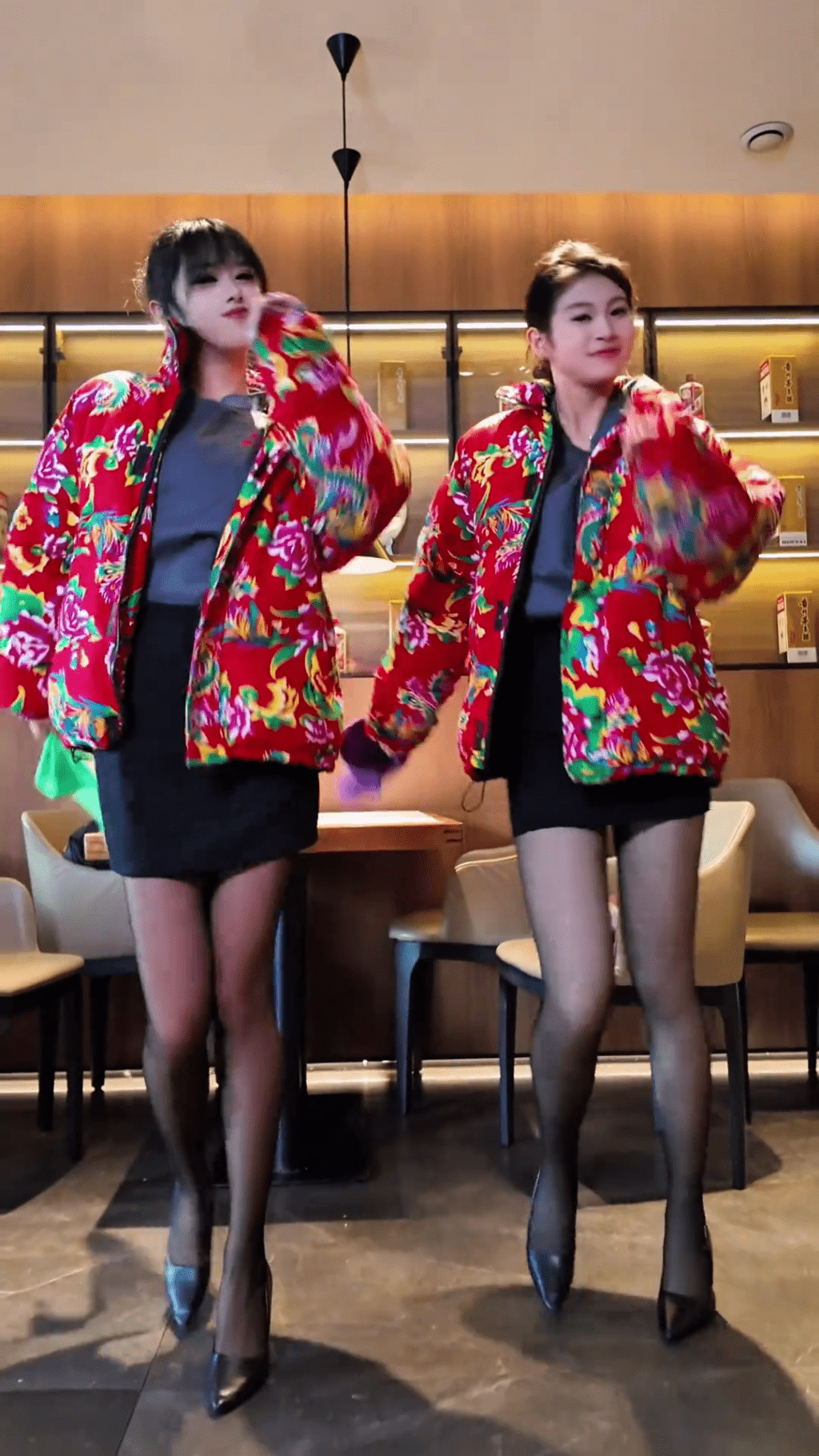 餐廳宣傳片找來黑襪美女跳舞。 抖音截圖