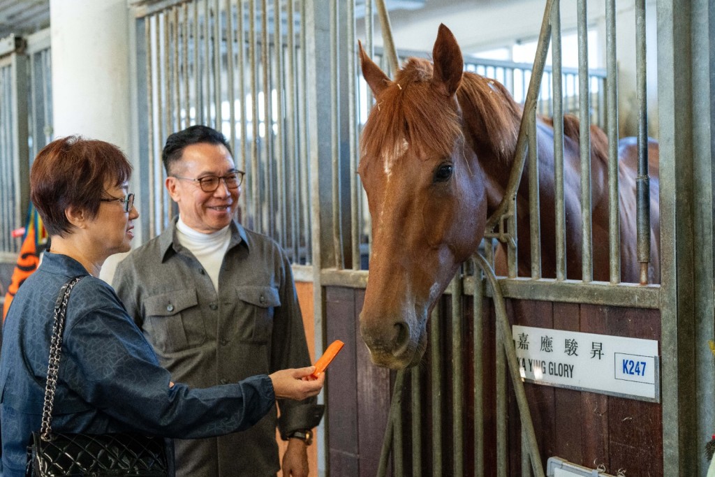 梁錫光養了一系列以家鄉「嘉應」命名的馬匹。
