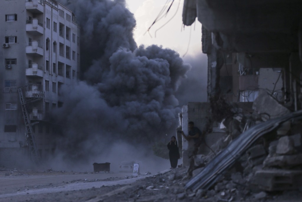 以軍持續空襲加沙各地，釀至少42人死亡。美聯社