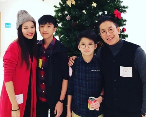 康子妮於2002年下嫁林曉峰，翌年就誕下大仔林寶，一年後再產下細仔林熙。網上圖片