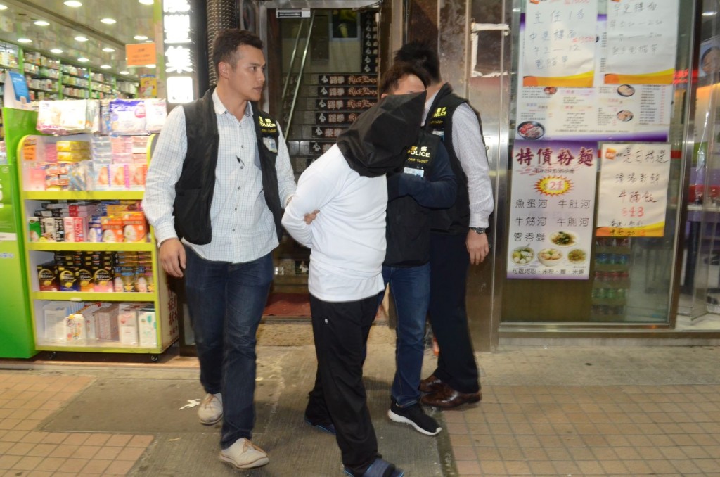 警方拘捕一名男子。李子平攝