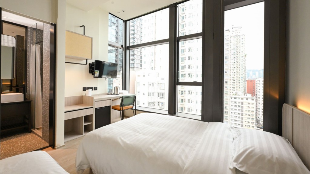 發展局邀請市場就使用三幅分別位於啟德、沙田小瀝源及東涌東的商業用地發展專上教育學生宿舍提交意向書。 發展局邀請市場就使用三幅分別位於啟德、沙田小瀝源及東涌東的商業用地發展專上教育學生宿舍提交意向書。