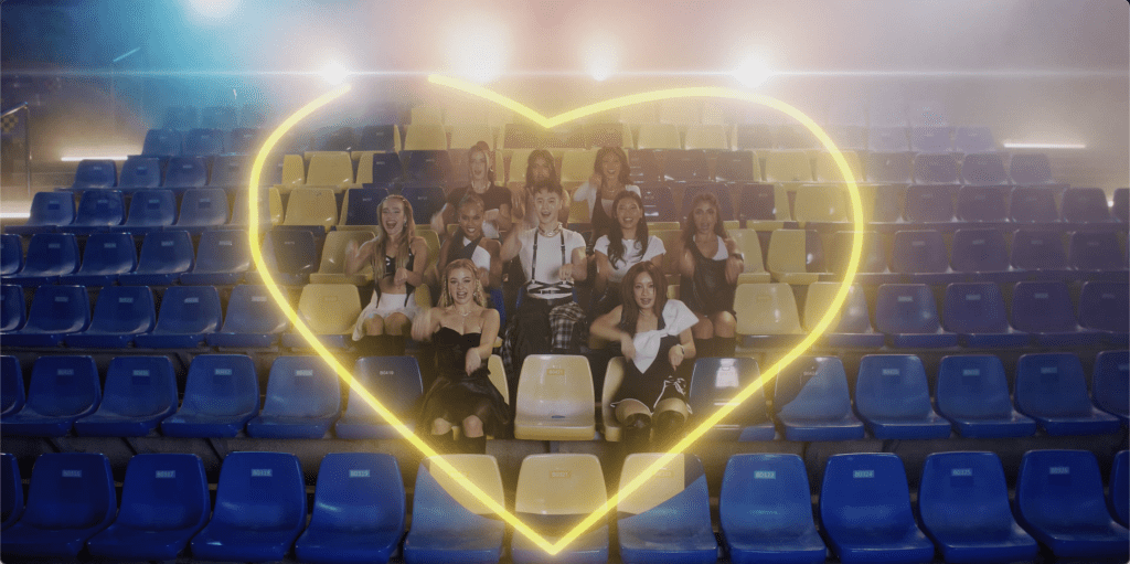 《Giddy Up》由洛杉磯製作團隊創作,靈感源自馬匹的熱愛。 《Giddy Up》由洛杉磯製作團隊創作,靈感源自馬匹的熱愛。