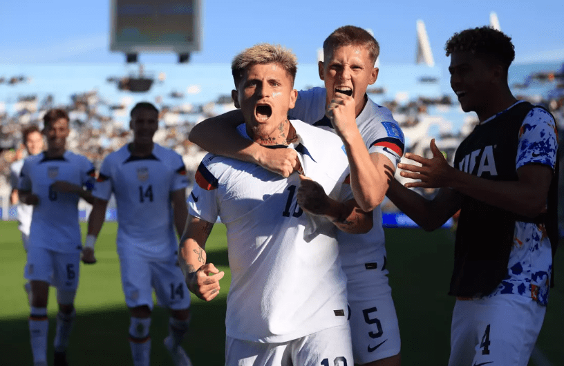 主辦國阿根廷及美國在分組賽俱3戰全勝晉級。FIFA