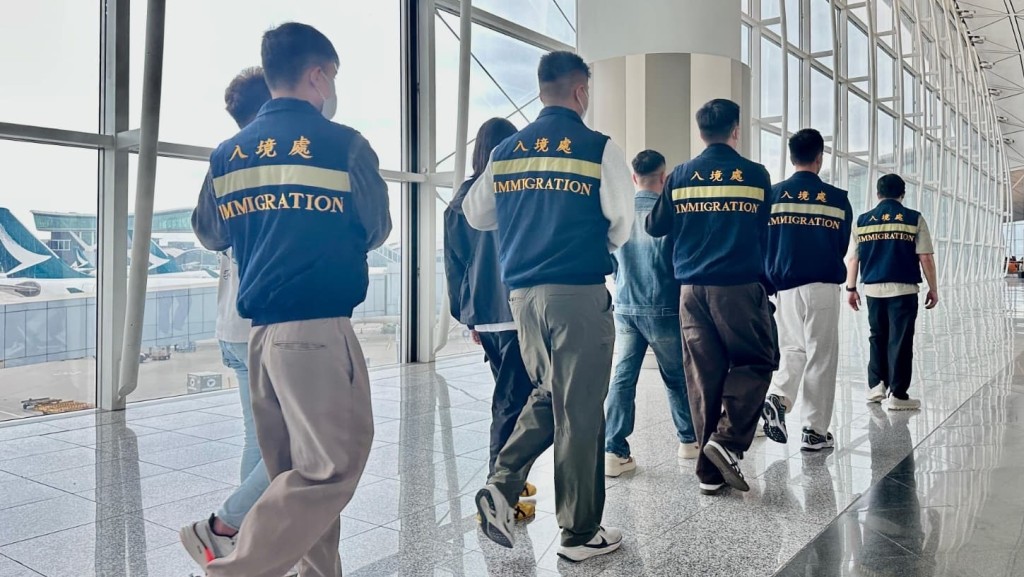 入境處遣返31名越南假難民 部分曾犯刑事罪