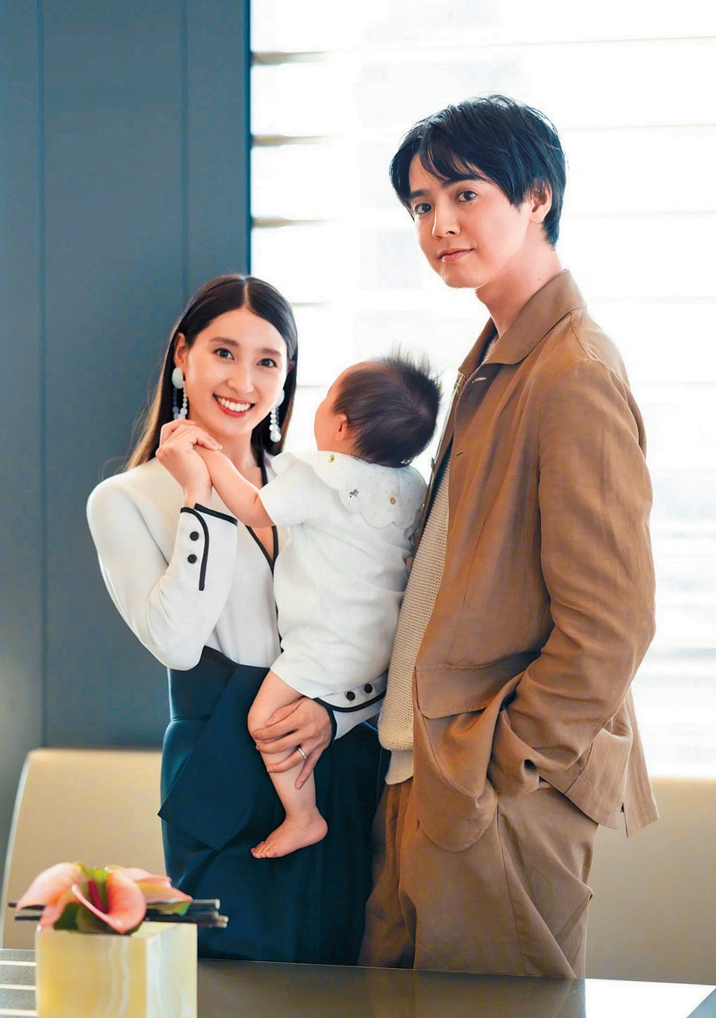 片寄涼太和土屋太鳳於2023年元旦宣布婚訊，同年8月誕下女兒。
