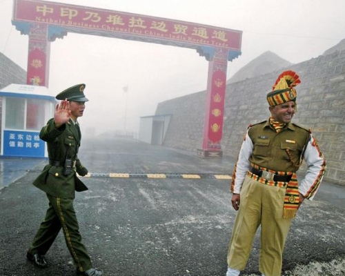 中印軍人。網圖