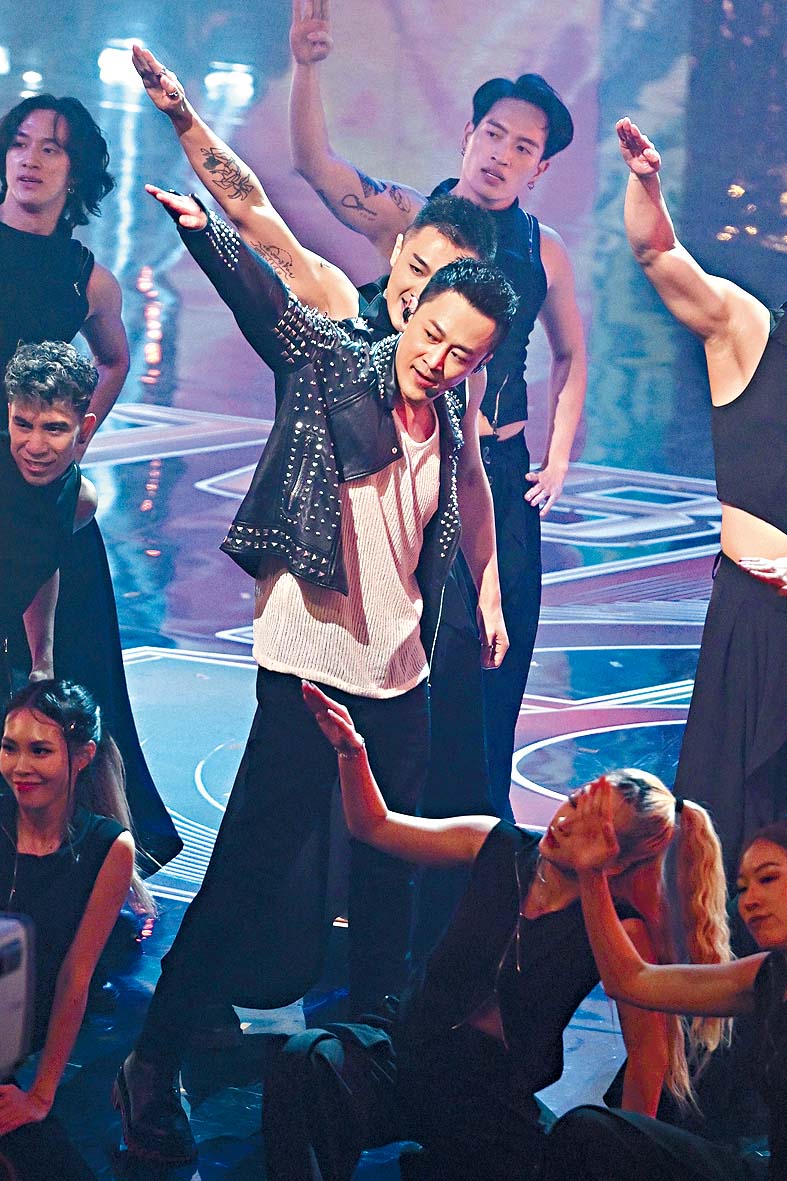 去年台慶,請來TVB出身的林峯壓軸表演。 去年台慶,請來TVB出身的林峯壓軸表演。