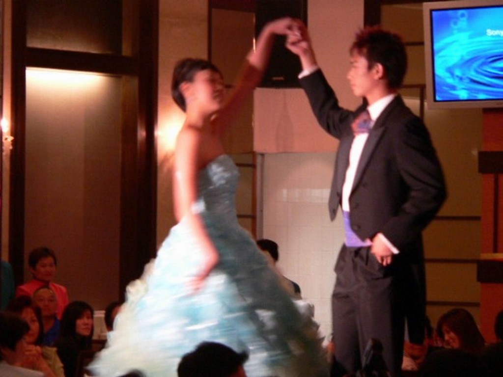 在2009年，曾有讀者向傳媒提供兩張照片，指吳雲甫已於3年前在多倫多結婚。