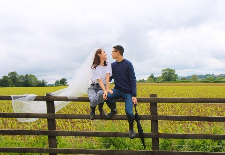 姜丽文希望明年可以举行婚礼。