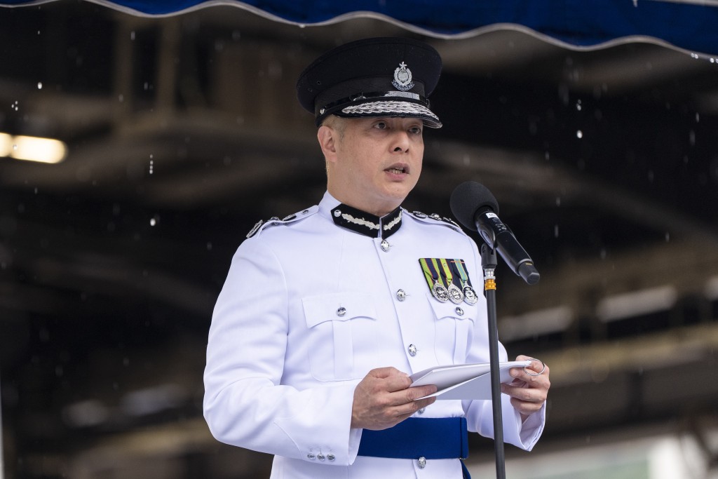 警务处处长周一鸣今日(13日)在香港警察学院学警预备训练结业会操中致辞。 警务处处长周一鸣今日(13日)在香港警察学院学警预备训练结业会操中致辞。