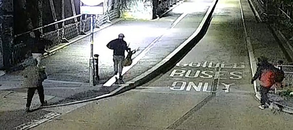 闭路电视拍下4名嫌犯。法新社